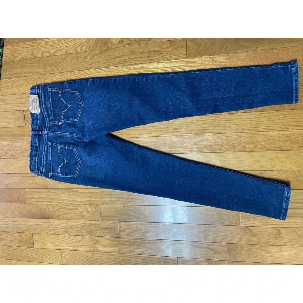 Levis levi 710